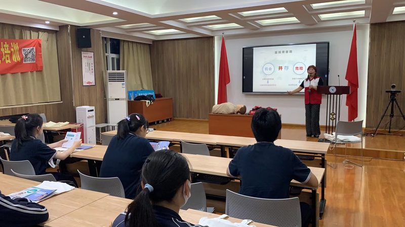 教材内容是考生关注的重点。一本优秀的教材应该包含以下特点：